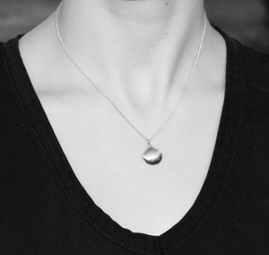Scallop Necklace - gold